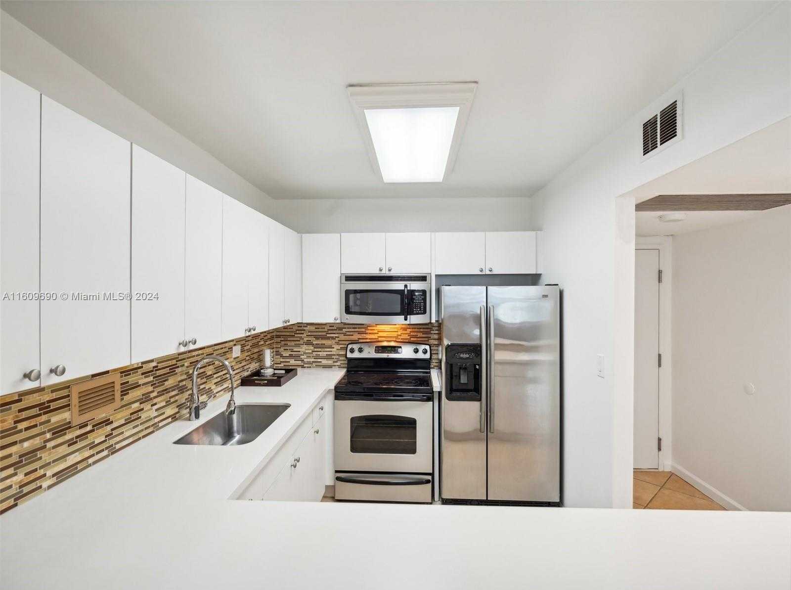 Small Image of 2301 COLLINS AVE #523, Miami Beach Number 15