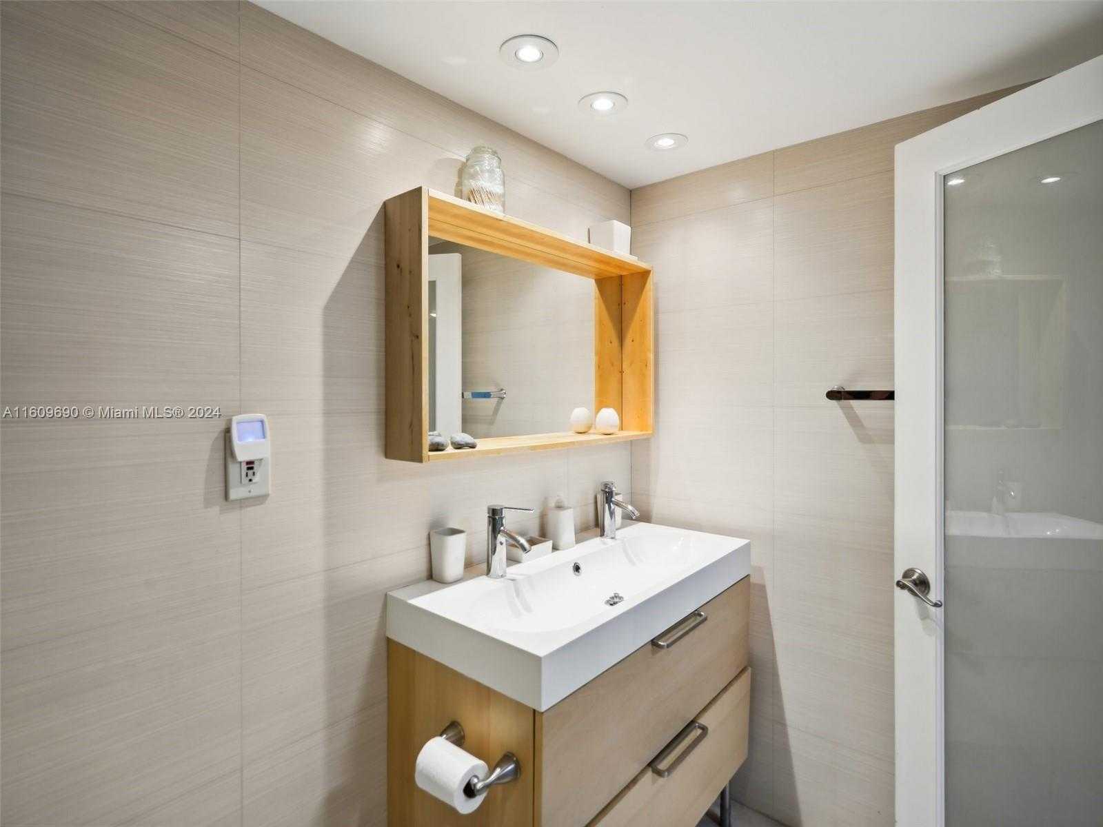 Small Image of 2301 COLLINS AVE #523, Miami Beach Number 25