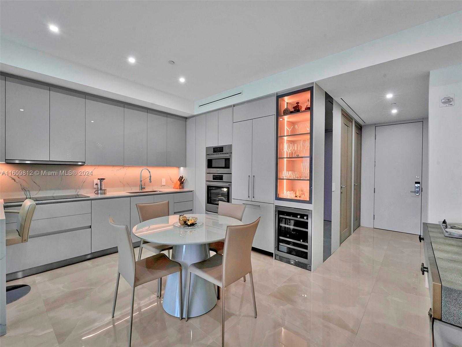 Small Image of 9703 #2501/03, Bal Harbour Number 7