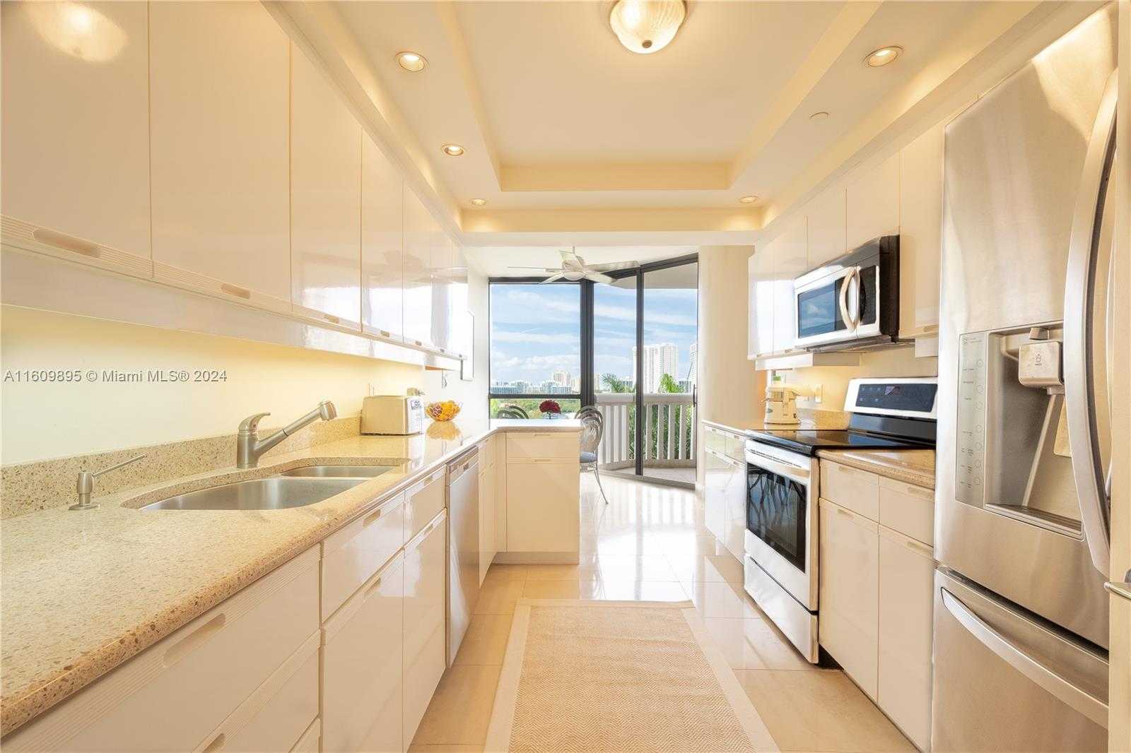 Small Image of 2000 ISLAND BLVD #910, Aventura Number 13