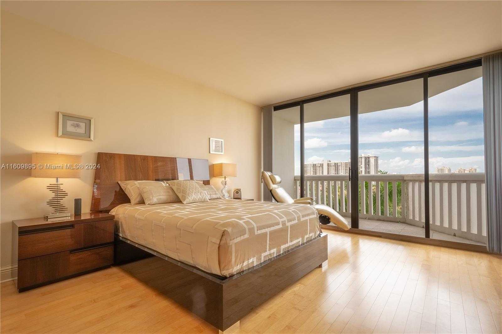 Small Image of 2000 ISLAND BLVD #910, Aventura Number 16
