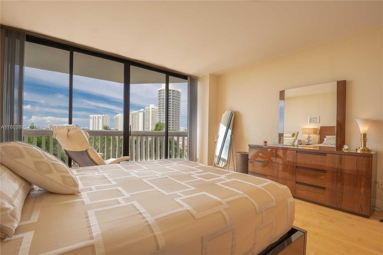 Small Image of 2000 ISLAND BLVD #910, Aventura Number 17