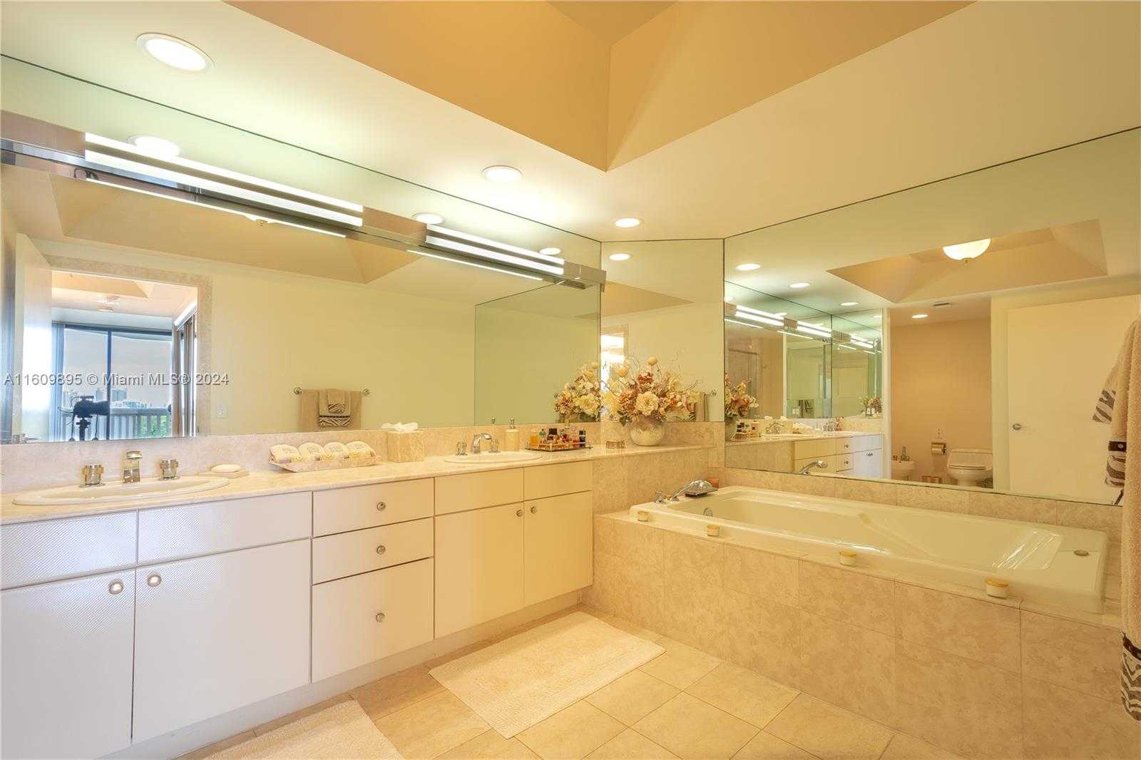 Small Image of 2000 ISLAND BLVD #910, Aventura Number 19