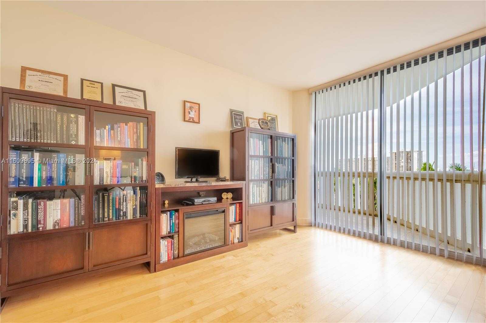 Small Image of 2000 ISLAND BLVD #910, Aventura Number 21