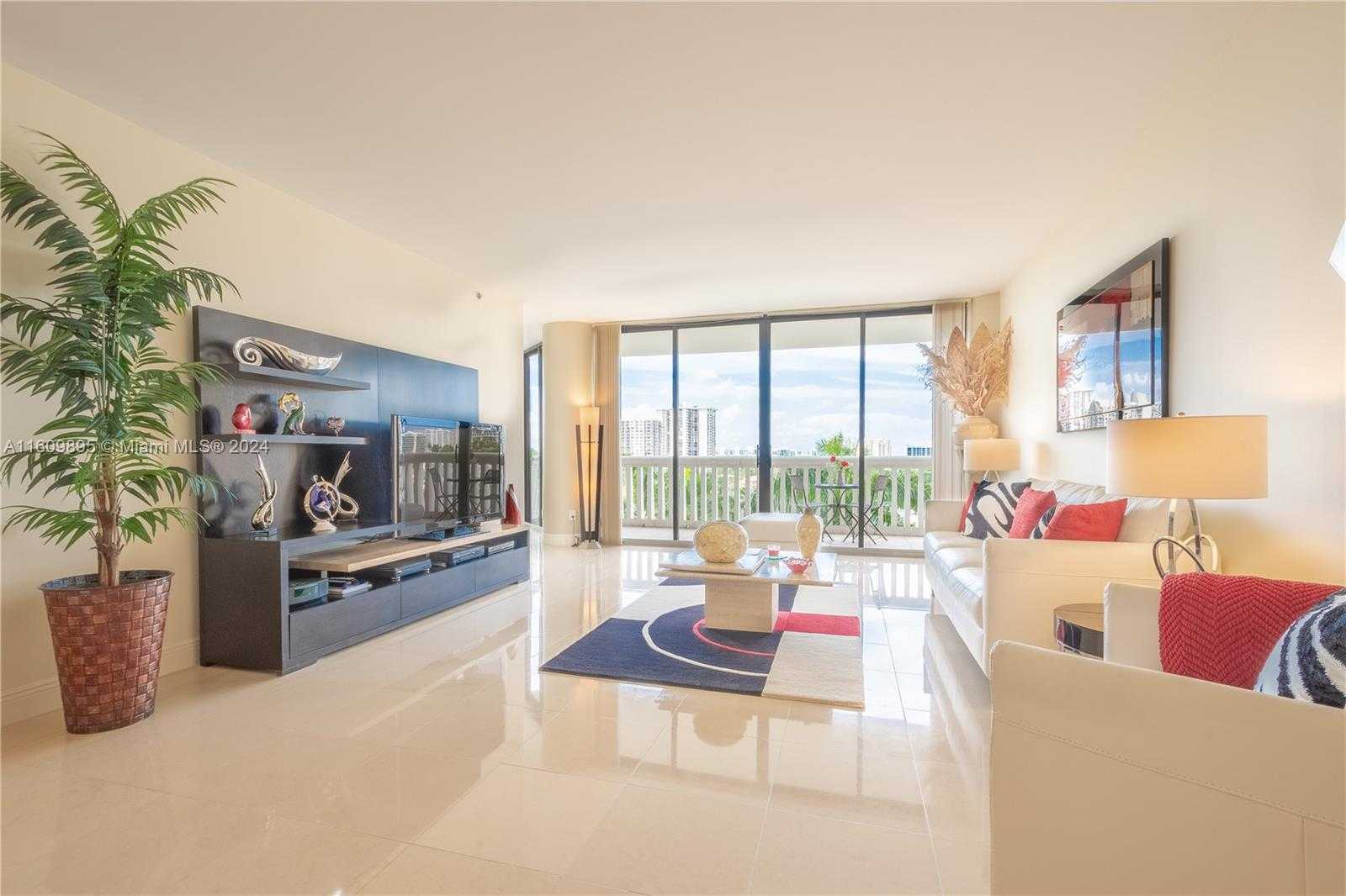 Small Image of 2000 ISLAND BLVD #910, Aventura Number 5