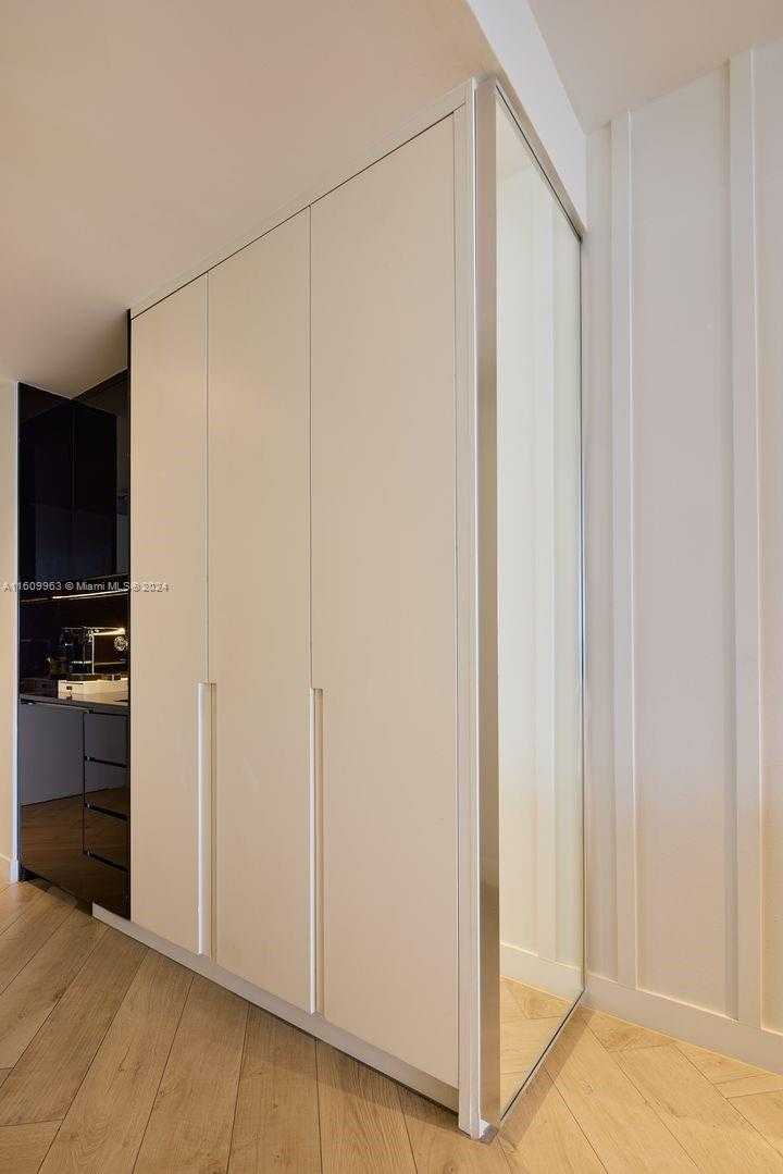 Small Image of 2201 COLLINS AVE #1718, Miami Beach Number 5
