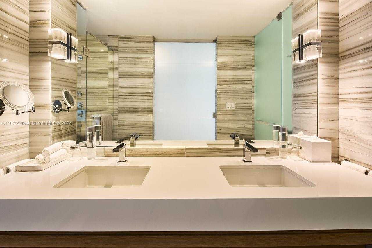 Small Image of 2201 COLLINS AVE #1718, Miami Beach Number 9