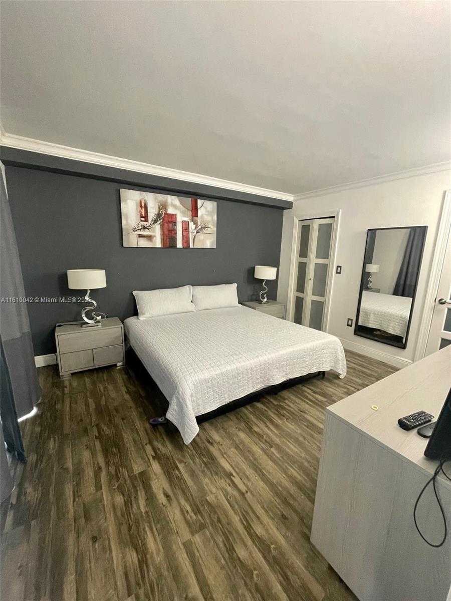 Small Image of Int'l Park Condominium, 11800 SW 18th St, Miami, FL 33175, USA Number 10