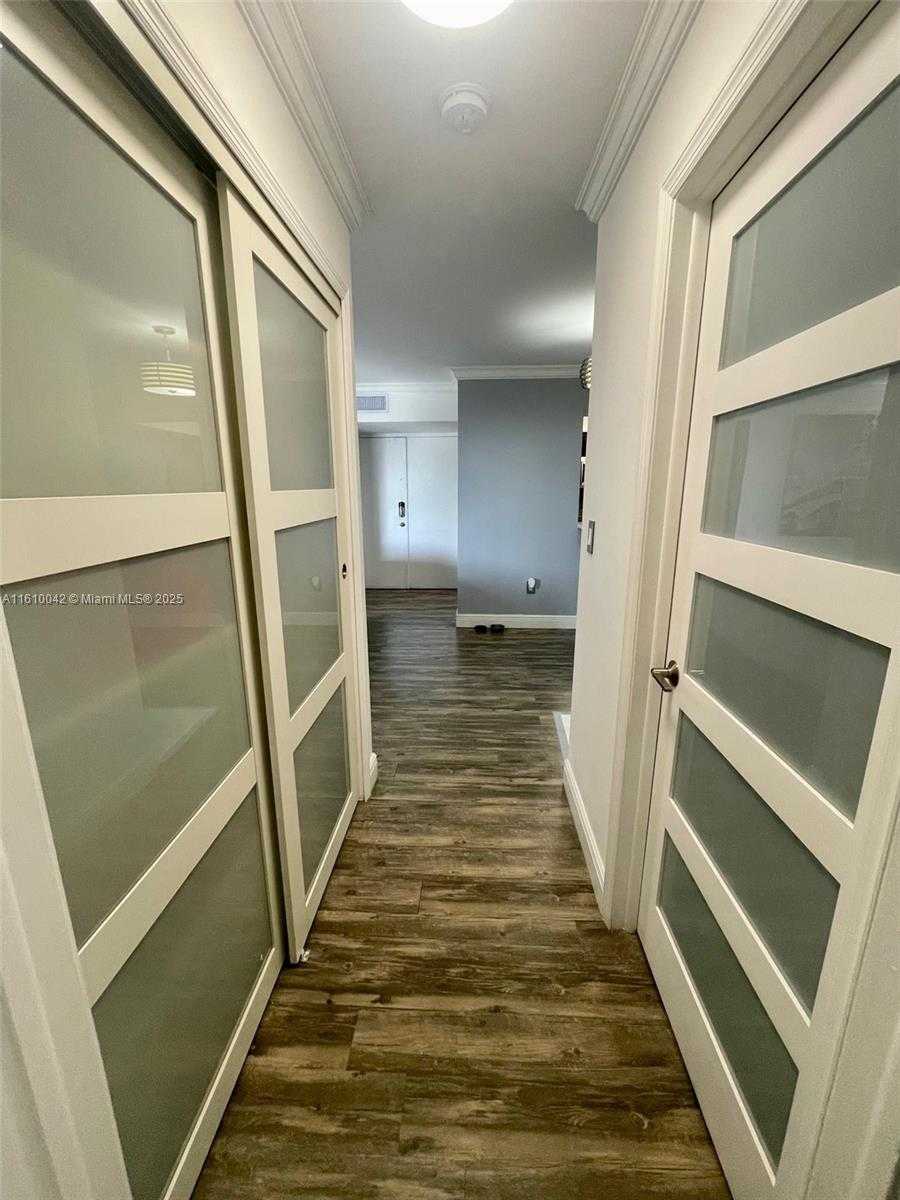 Small Image of Int'l Park Condominium, 11800 SW 18th St, Miami, FL 33175, USA Number 11
