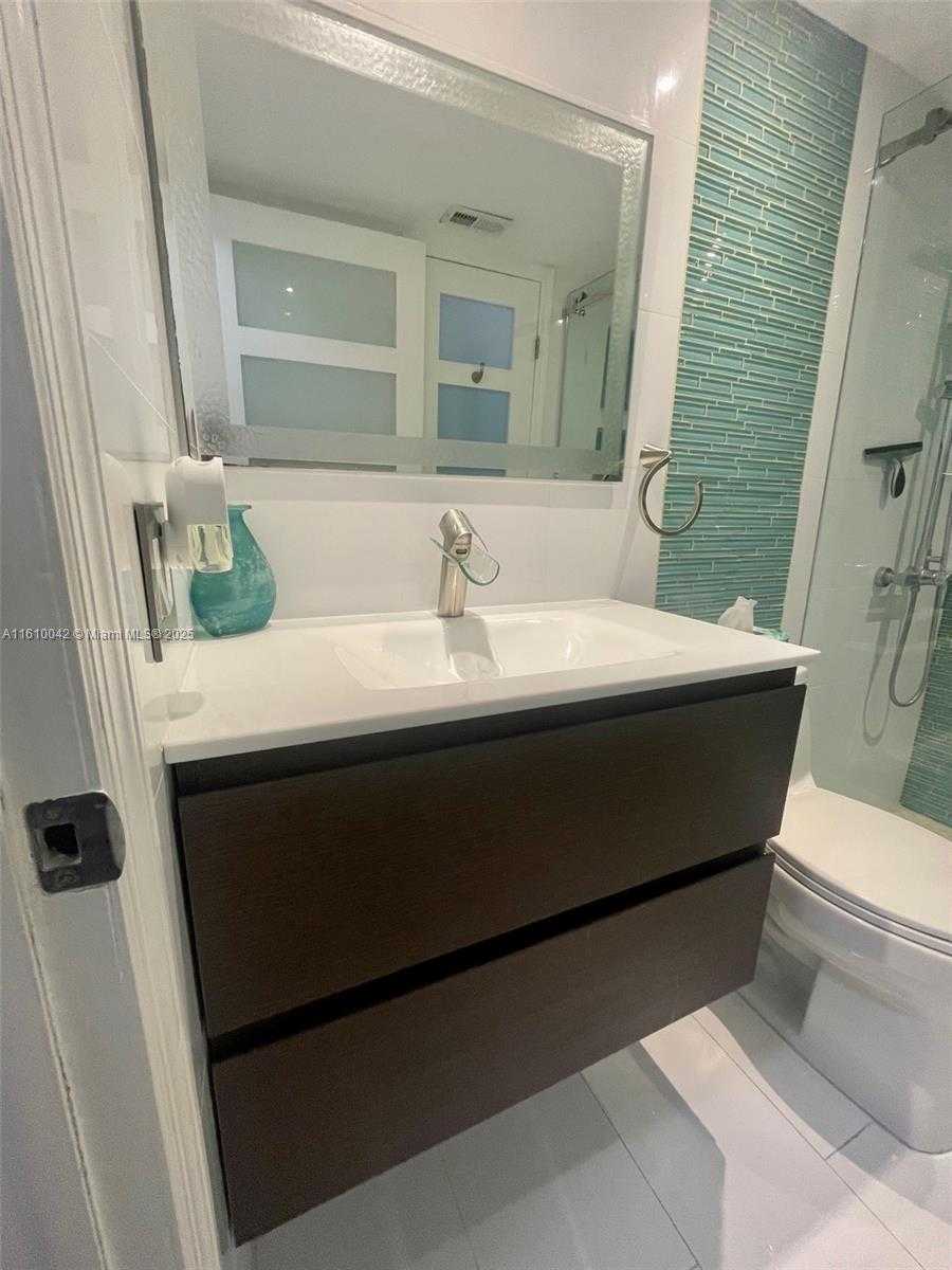 Small Image of Int'l Park Condominium, 11800 SW 18th St, Miami, FL 33175, USA Number 13