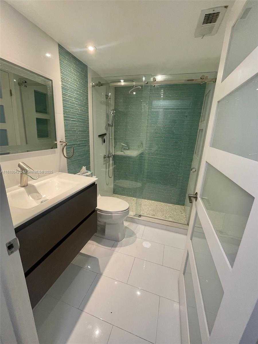 Small Image of Int'l Park Condominium, 11800 SW 18th St, Miami, FL 33175, USA Number 16