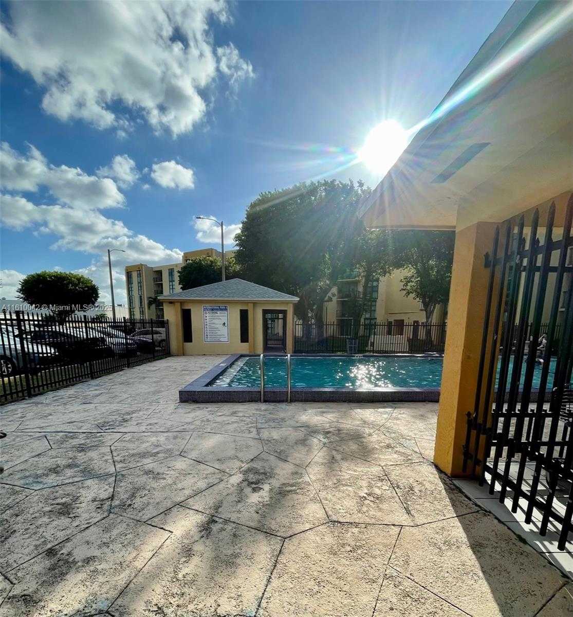 Small Image of Int'l Park Condominium, 11800 SW 18th St, Miami, FL 33175, USA Number 22