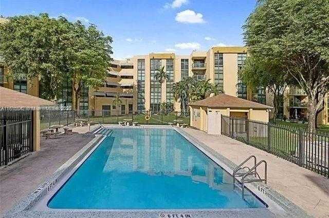 Small Image of Int'l Park Condominium, 11800 SW 18th St, Miami, FL 33175, USA Number 28