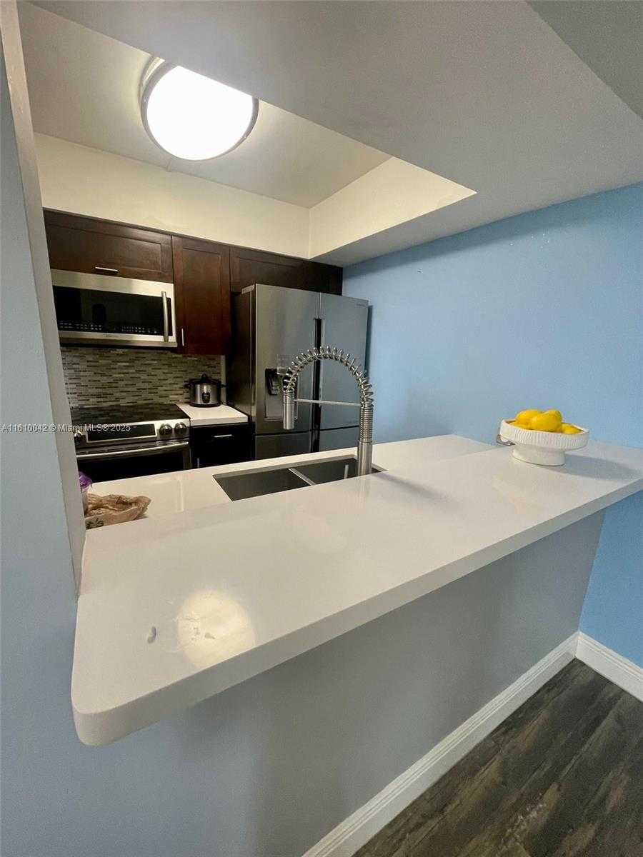 Small Image of Int'l Park Condominium, 11800 SW 18th St, Miami, FL 33175, USA Number 4
