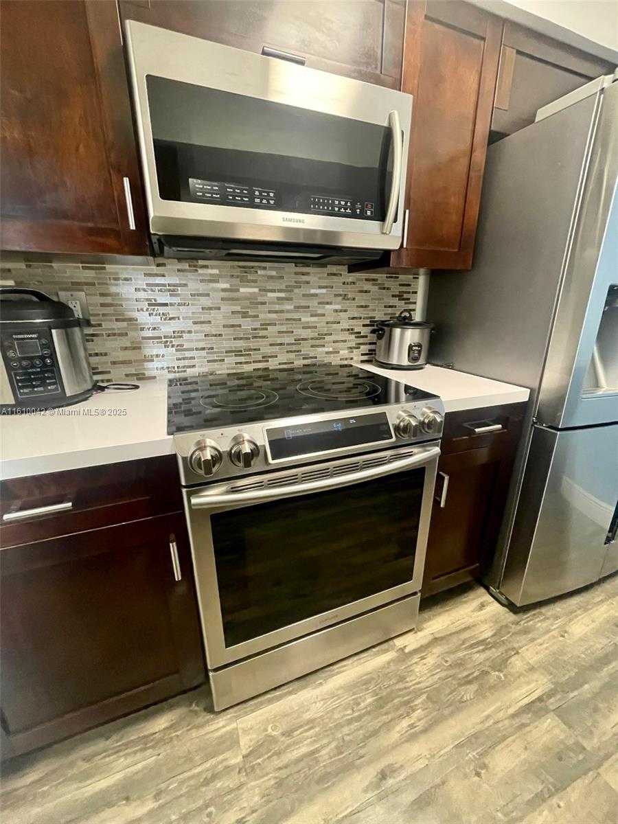 Small Image of Int'l Park Condominium, 11800 SW 18th St, Miami, FL 33175, USA Number 5