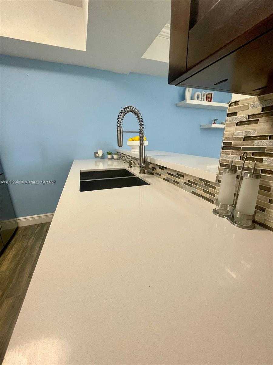 Small Image of Int'l Park Condominium, 11800 SW 18th St, Miami, FL 33175, USA Number 6