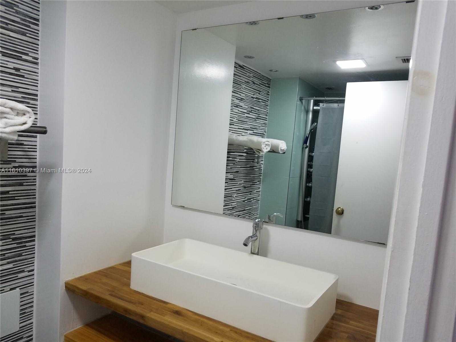 Small Image of 18021 BISCAYNE BLVD #501, Aventura Number 4
