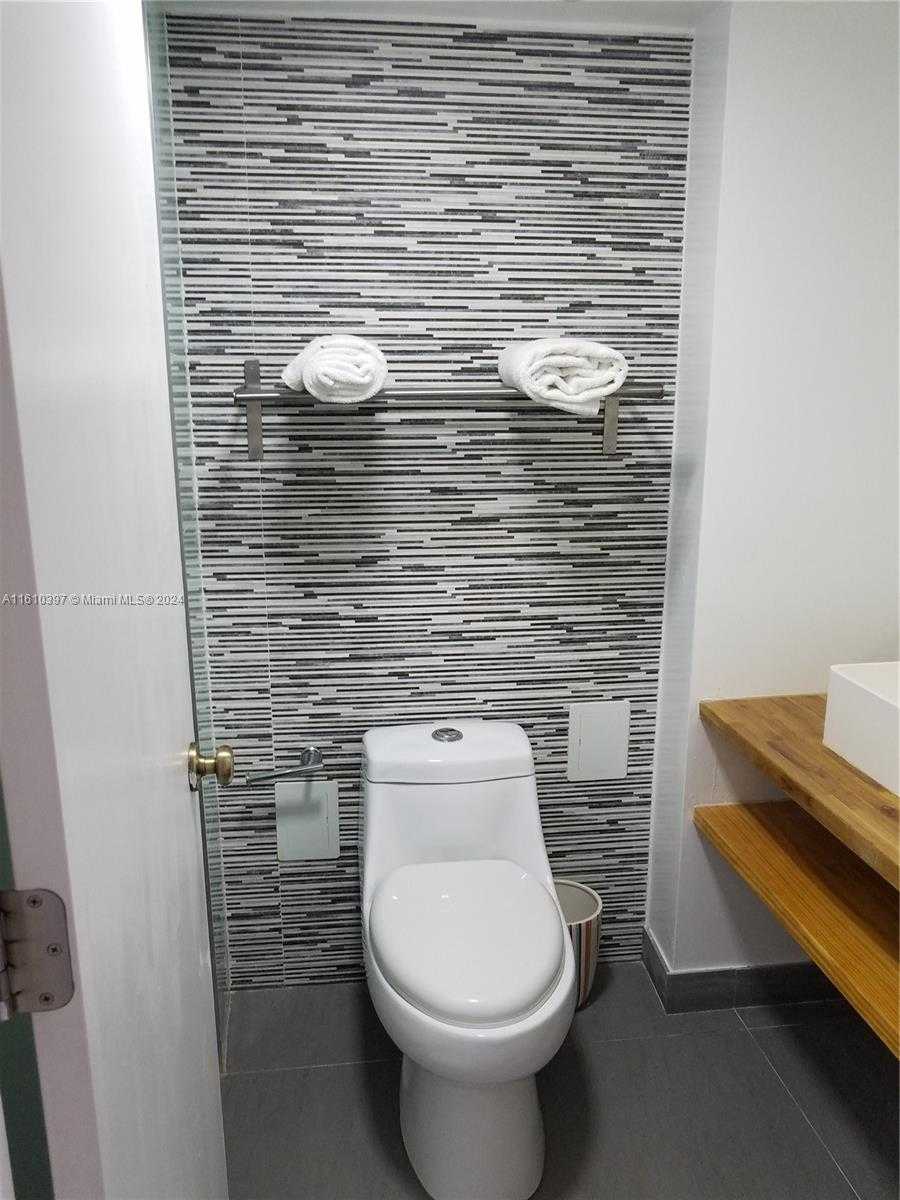 Small Image of 18021 BISCAYNE BLVD #501, Aventura Number 5