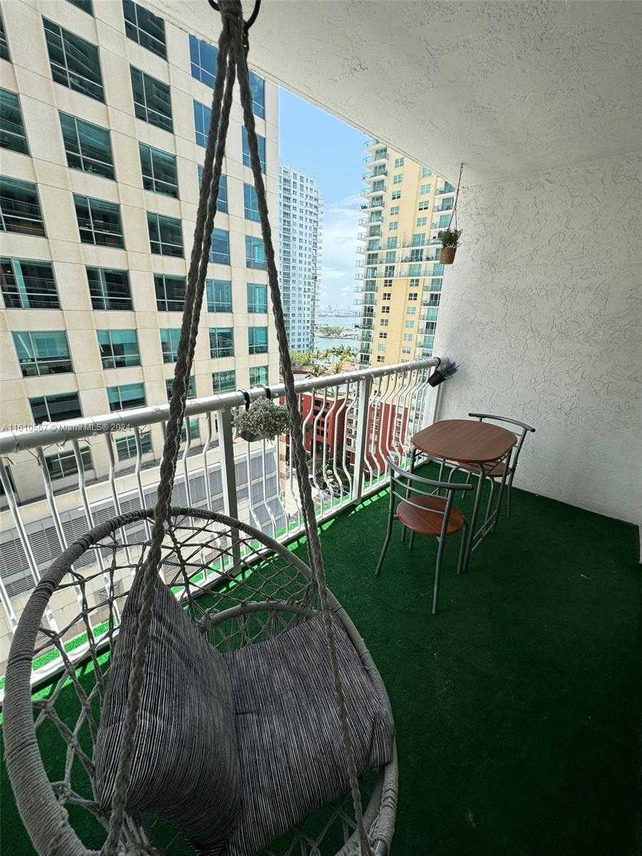 Small Image of 1200 BRICKELL BAY DR #1610, Miami Number 13
