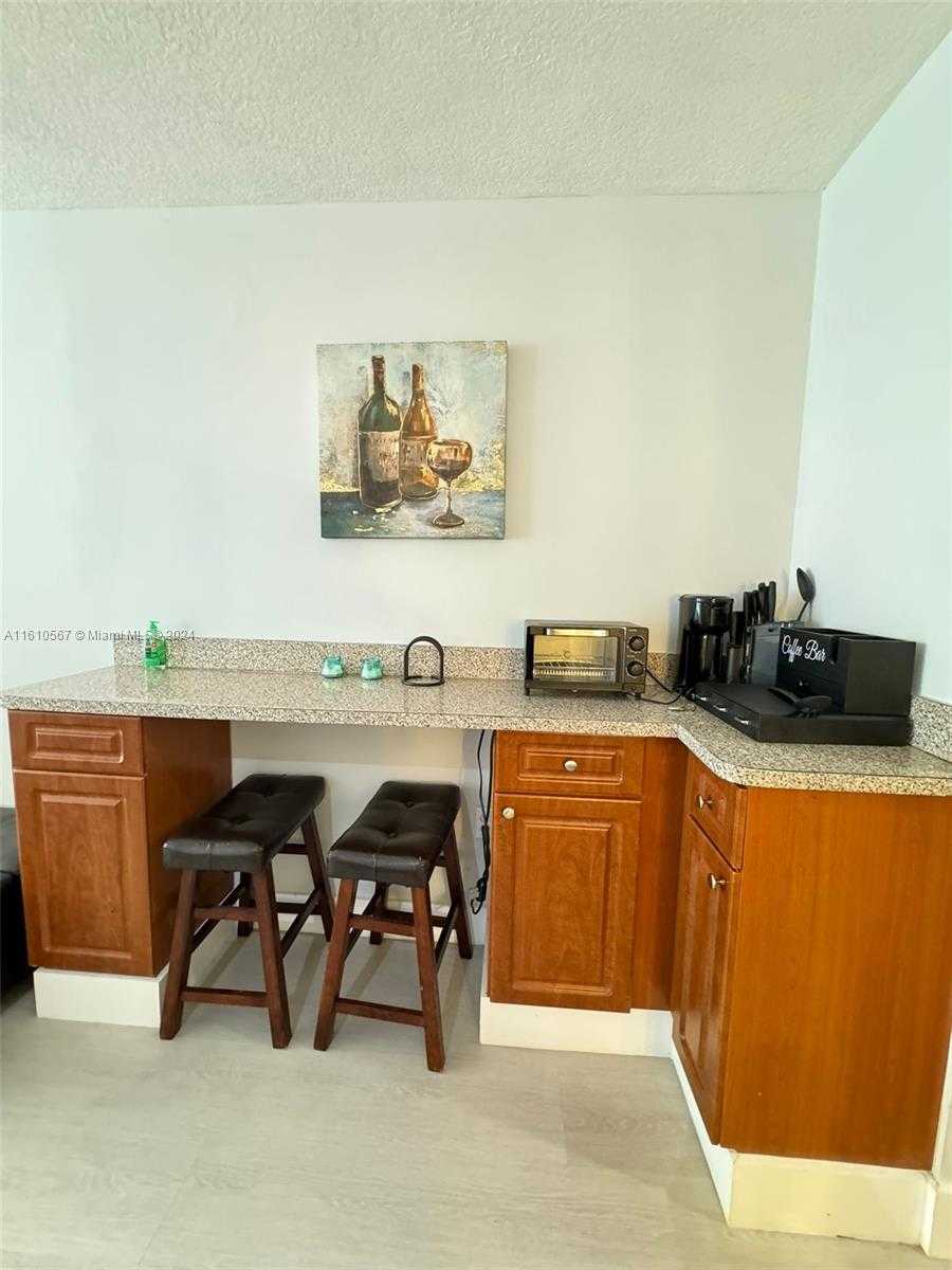 Small Image of 1200 BRICKELL BAY DR #1610, Miami Number 6