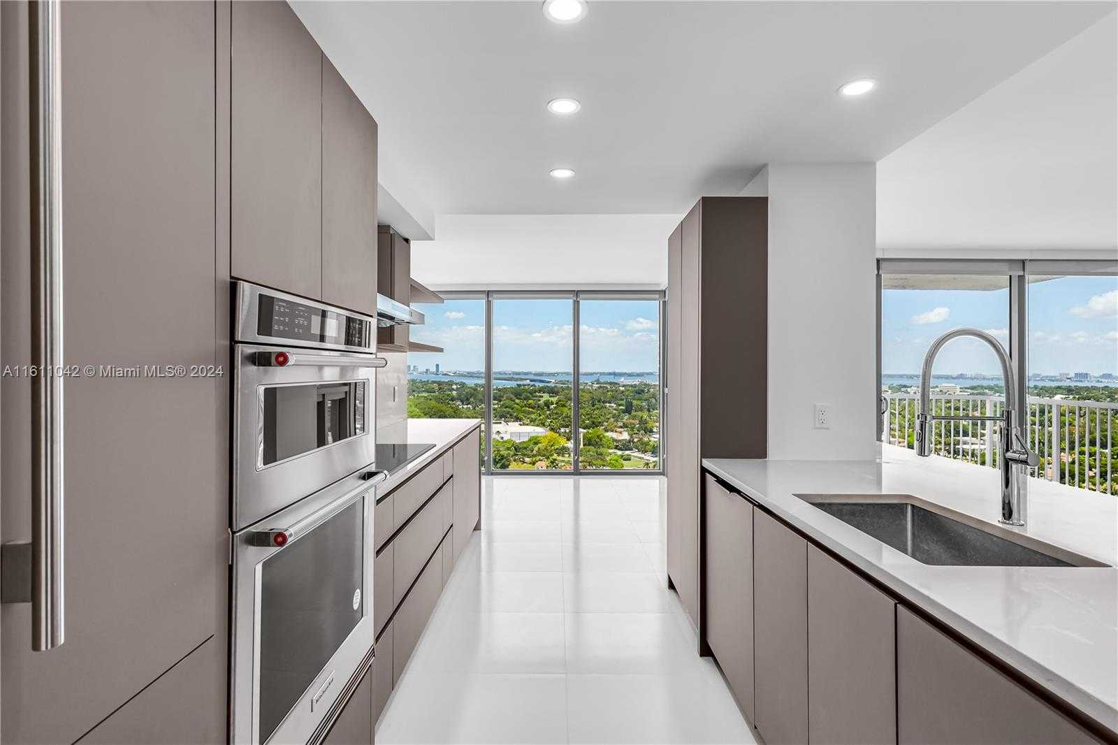 Small Image of 2655 COLLINS AVE #2302, Miami Beach Number 13