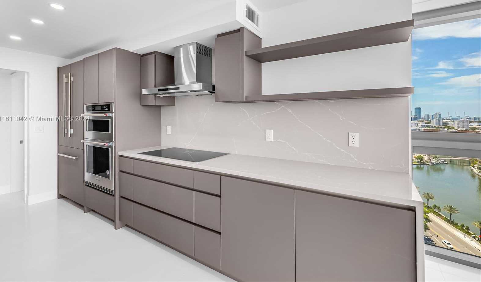 Small Image of 2655 COLLINS AVE #2302, Miami Beach Number 14