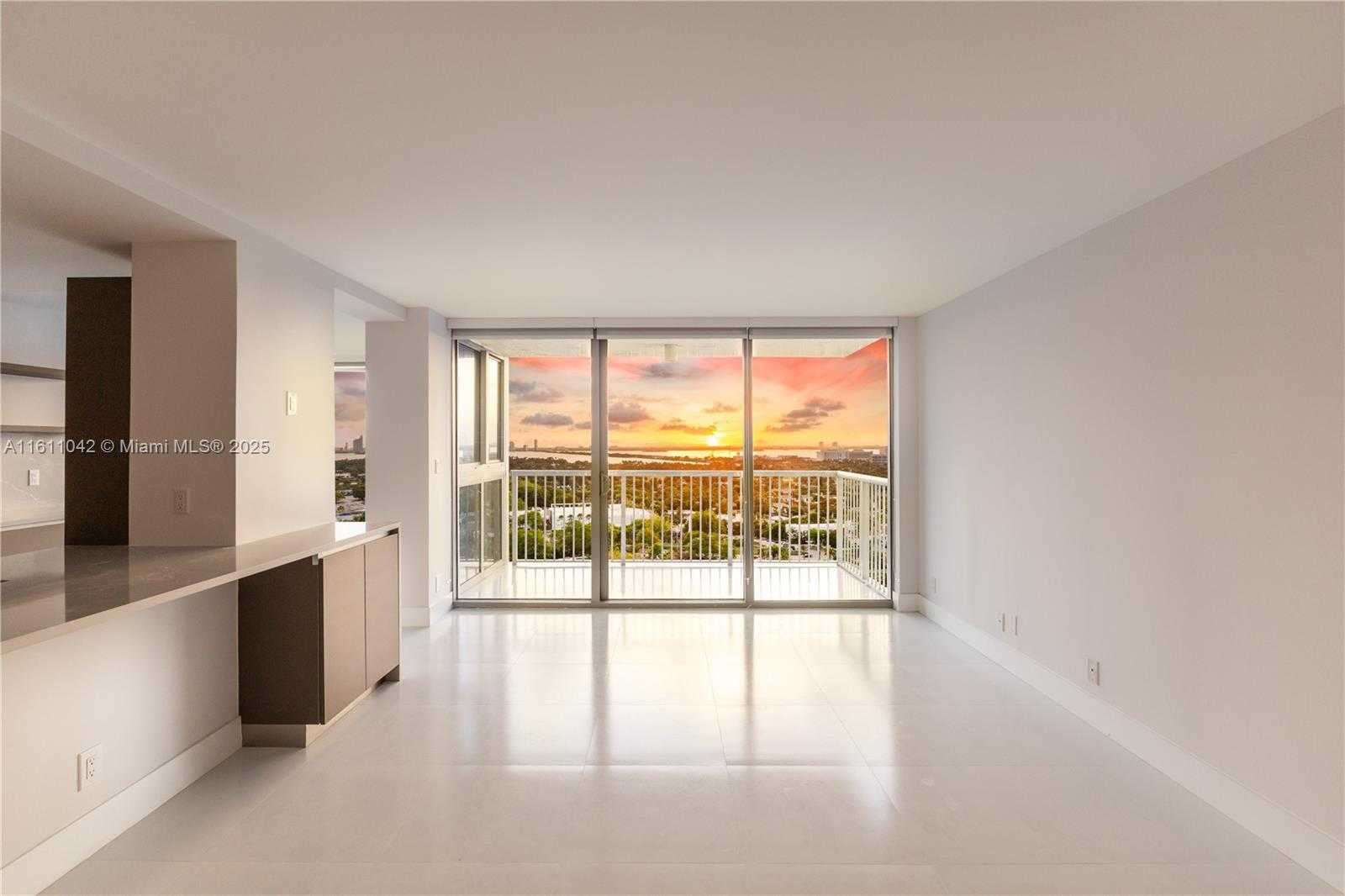 Small Image of 2655 COLLINS AVE #2302, Miami Beach Number 15