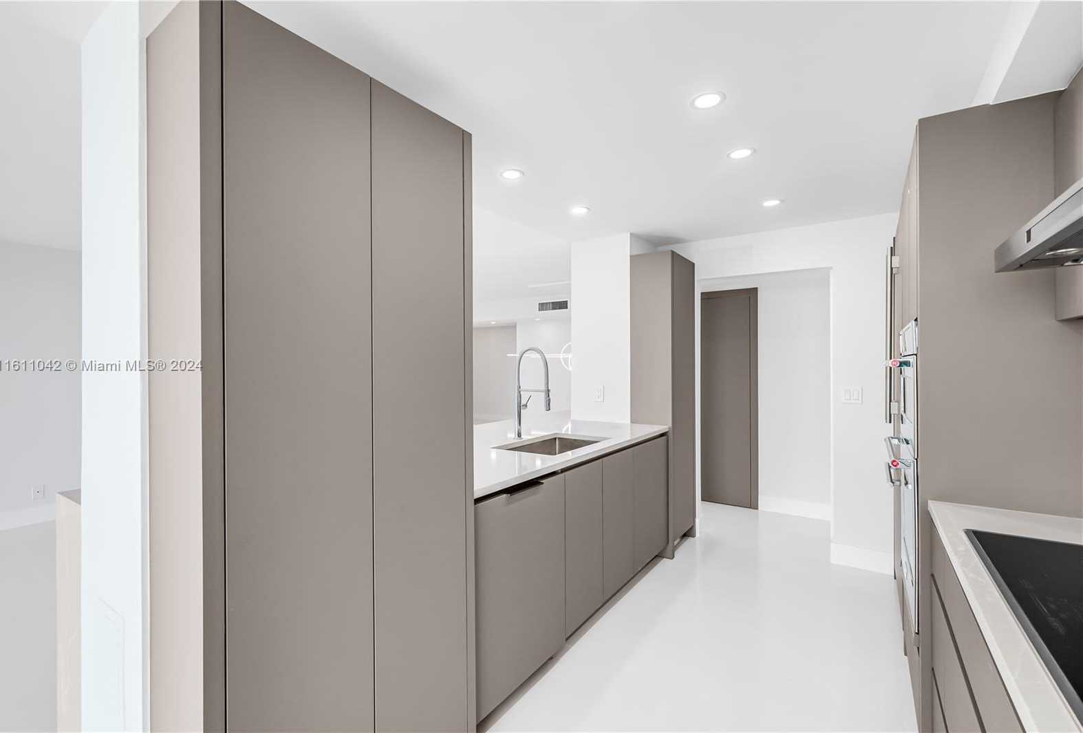 Small Image of 2655 COLLINS AVE #2302, Miami Beach Number 20