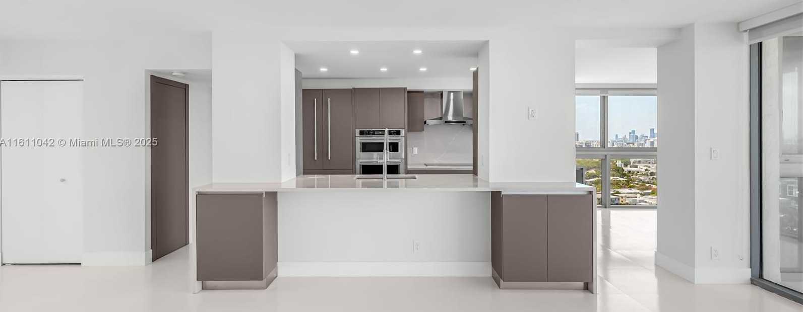 Small Image of 2655 COLLINS AVE #2302, Miami Beach Number 21