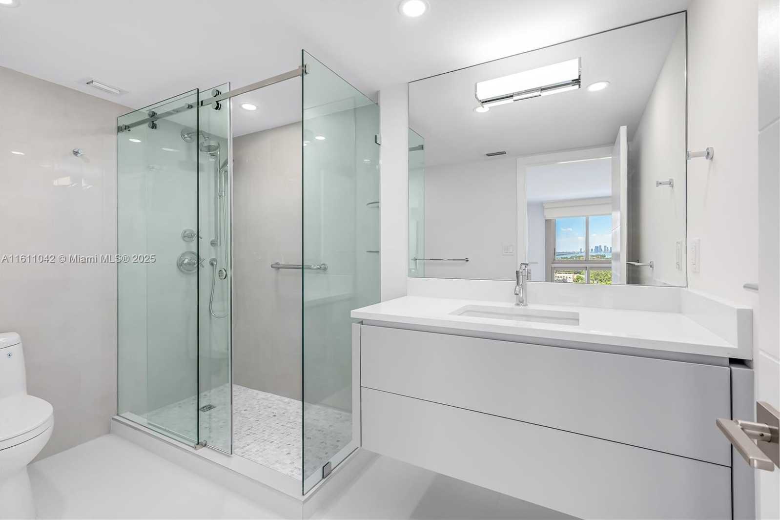 Small Image of 2655 COLLINS AVE #2302, Miami Beach Number 30