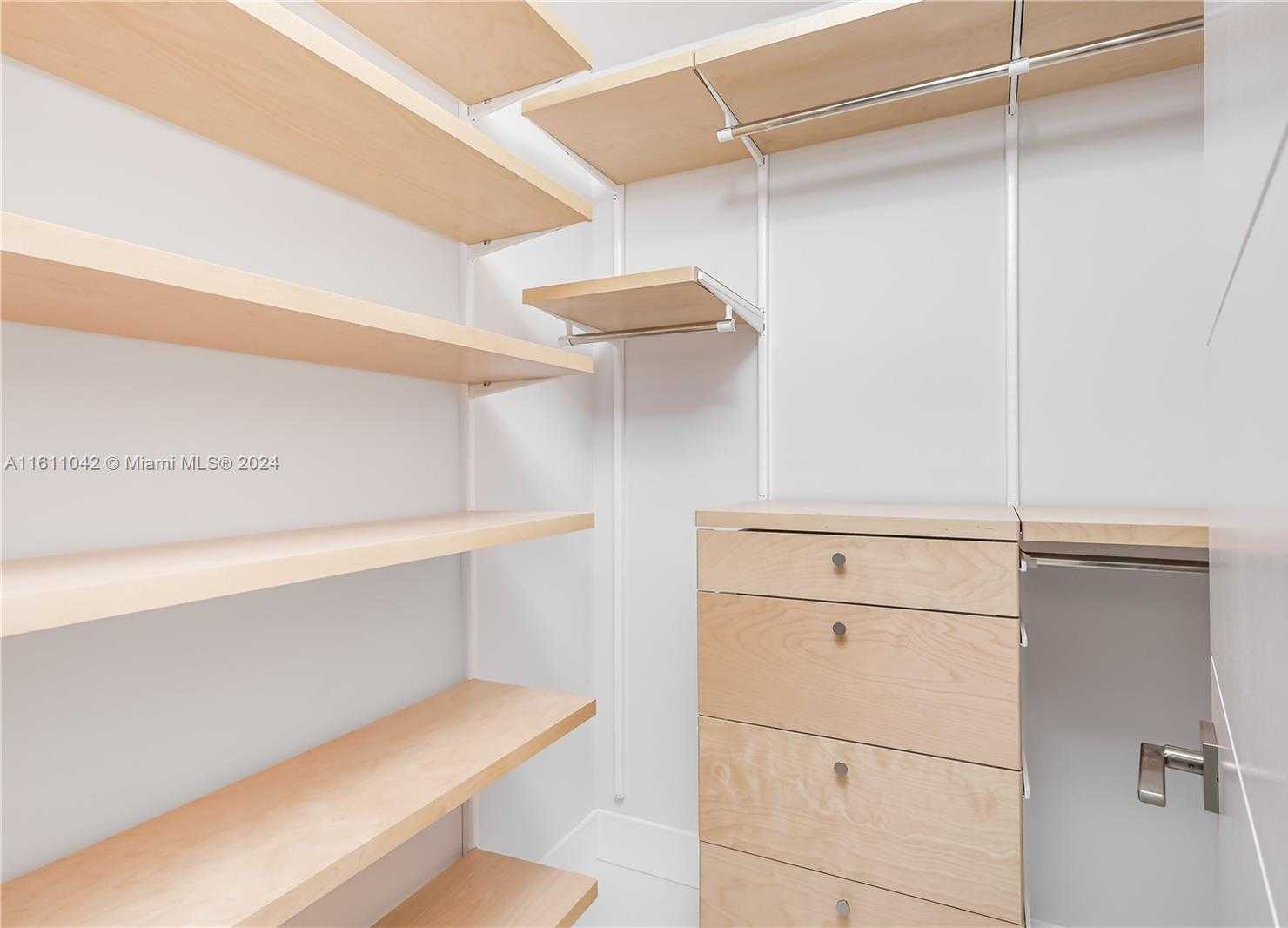 Small Image of 2655 COLLINS AVE #2302, Miami Beach Number 32