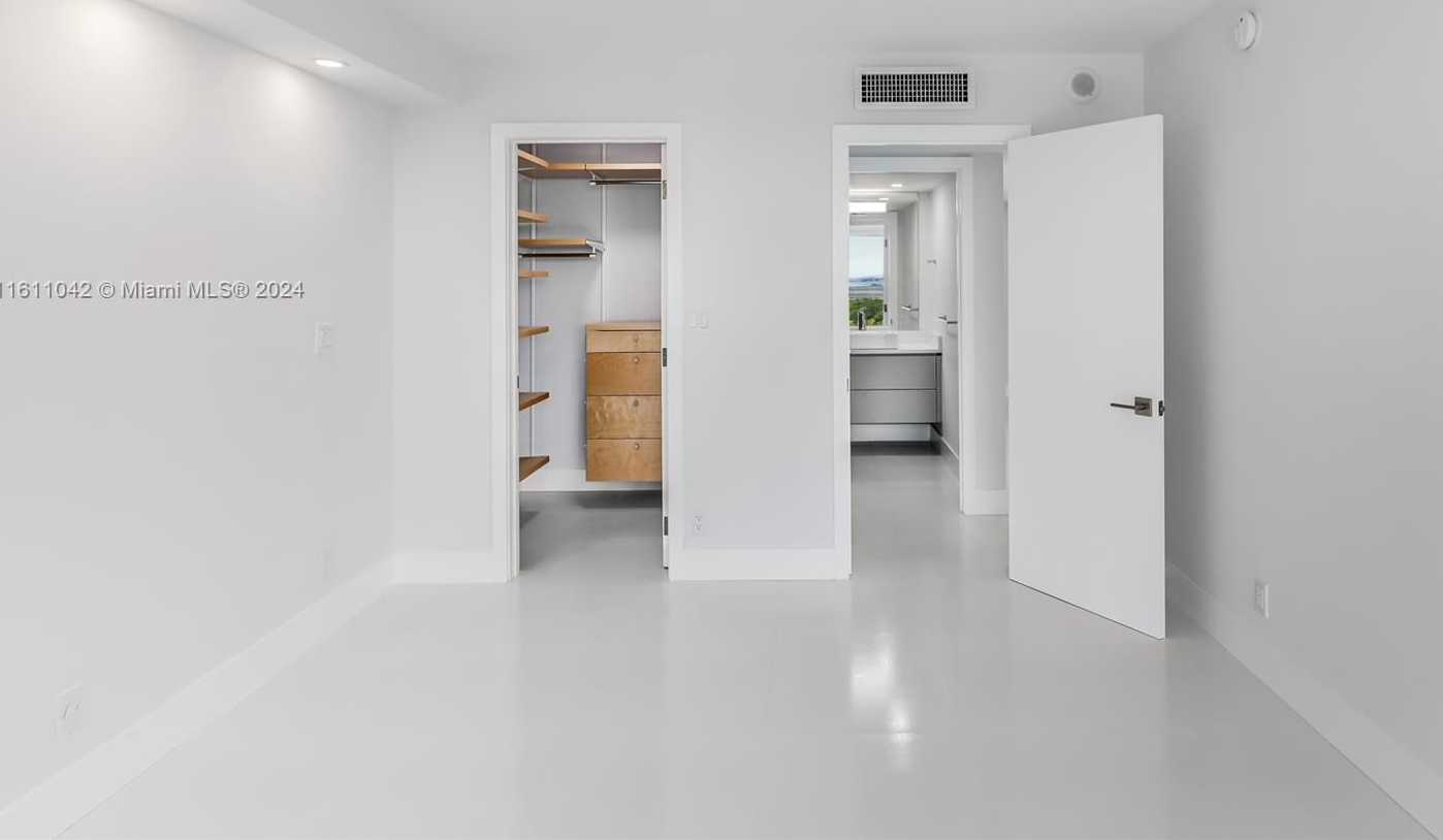 Small Image of 2655 COLLINS AVE #2302, Miami Beach Number 33