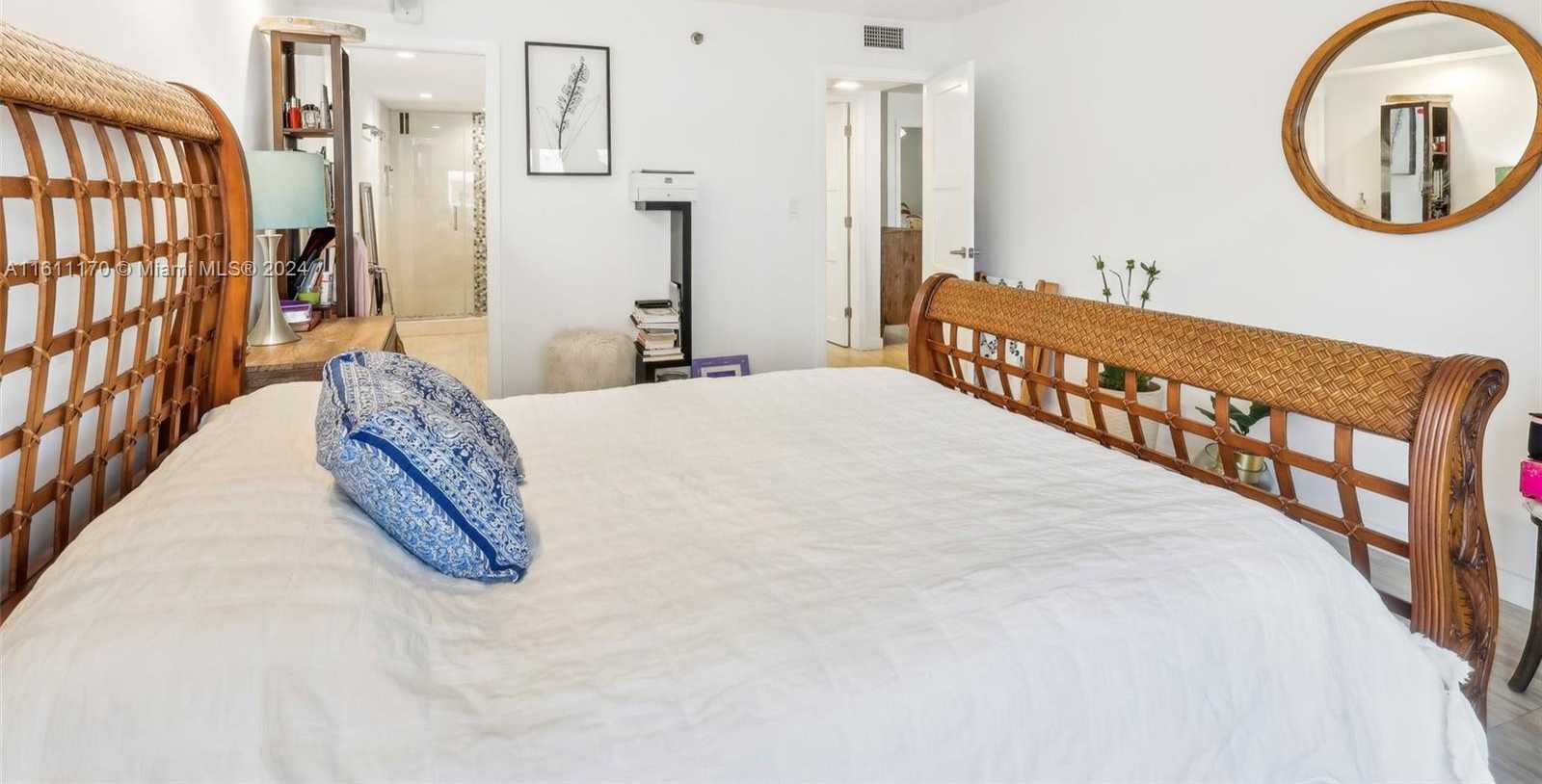 Small Image of 2401 COLLINS AVE #1011, Miami Beach Number 10