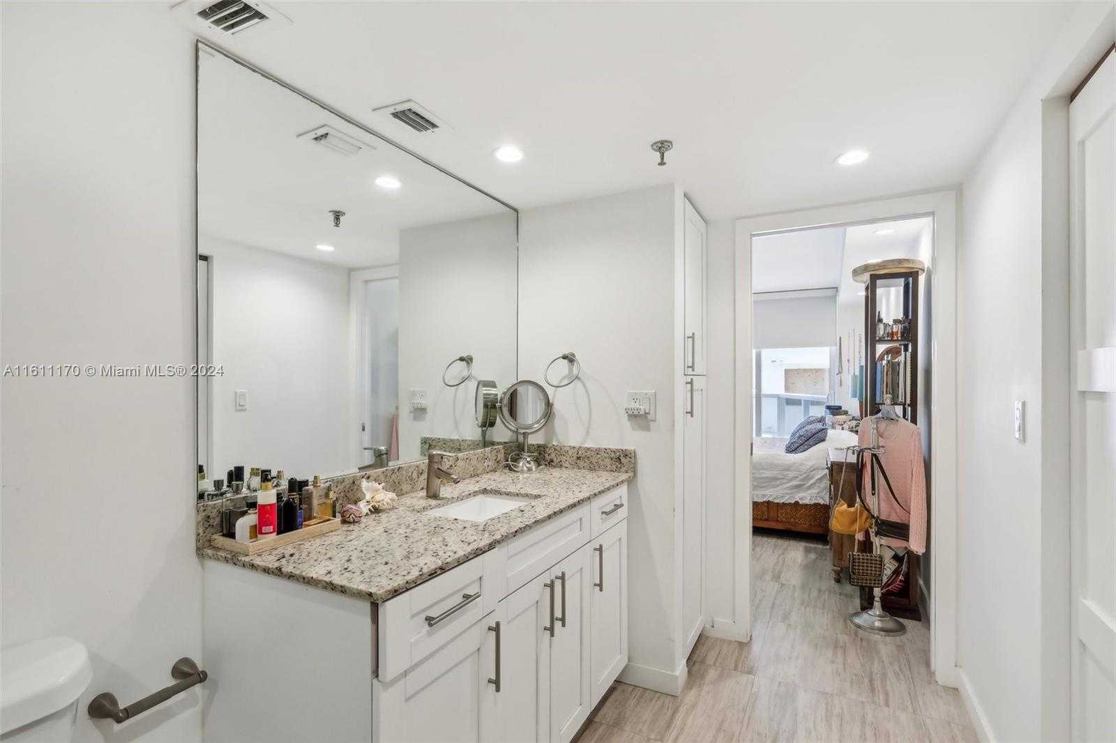 Small Image of 2401 COLLINS AVE #1011, Miami Beach Number 12