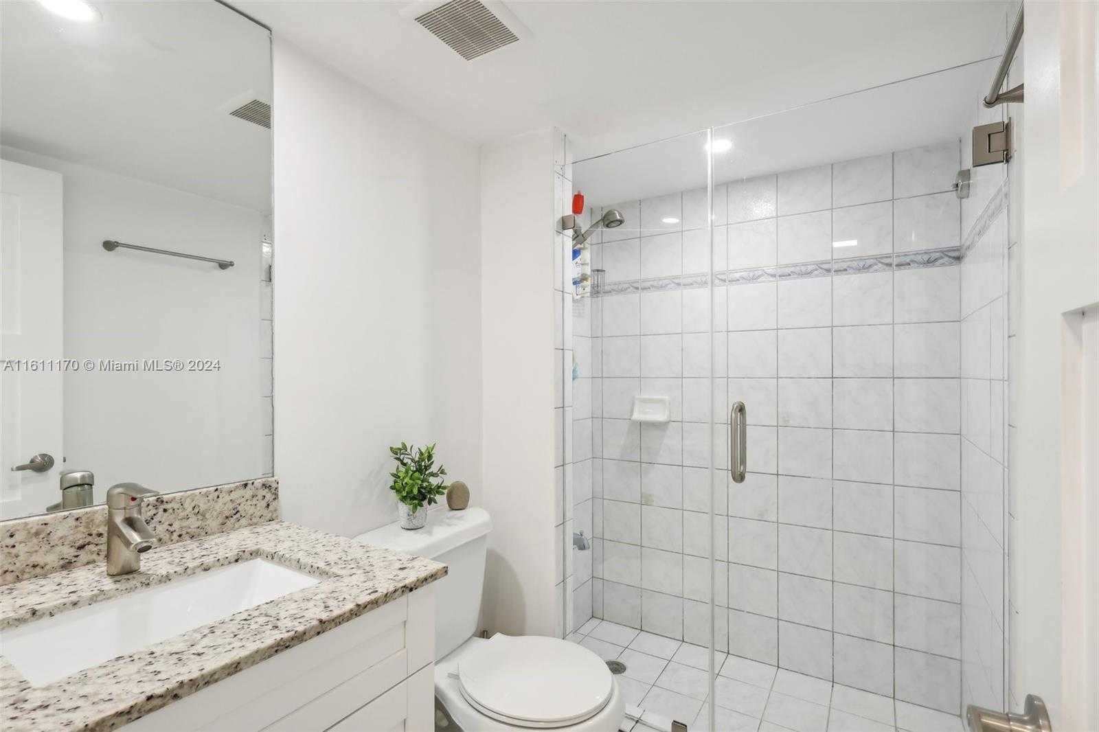 Small Image of 2401 COLLINS AVE #1011, Miami Beach Number 14
