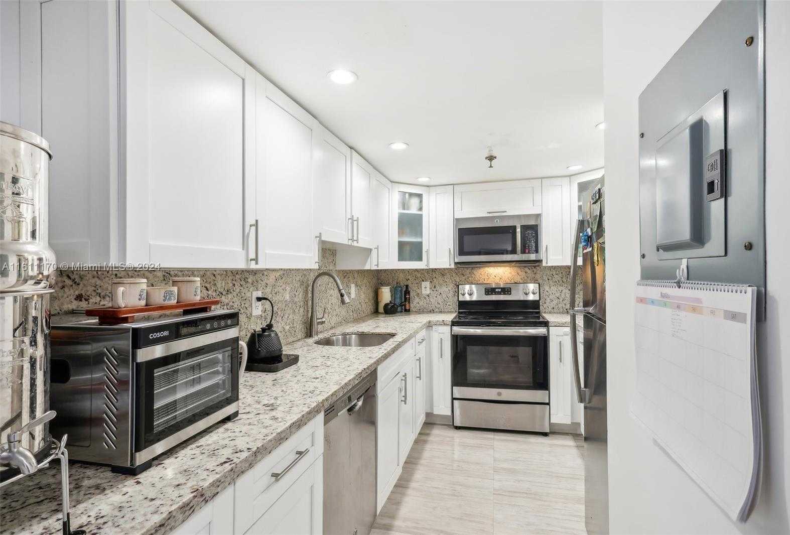 Small Image of 2401 COLLINS AVE #1011, Miami Beach Number 4
