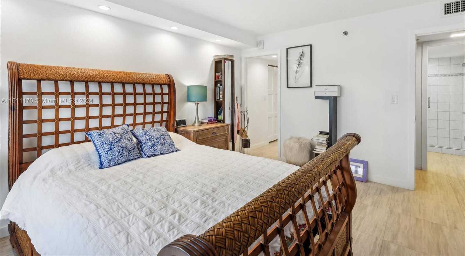 Small Image of 2401 COLLINS AVE #1011, Miami Beach Number 9