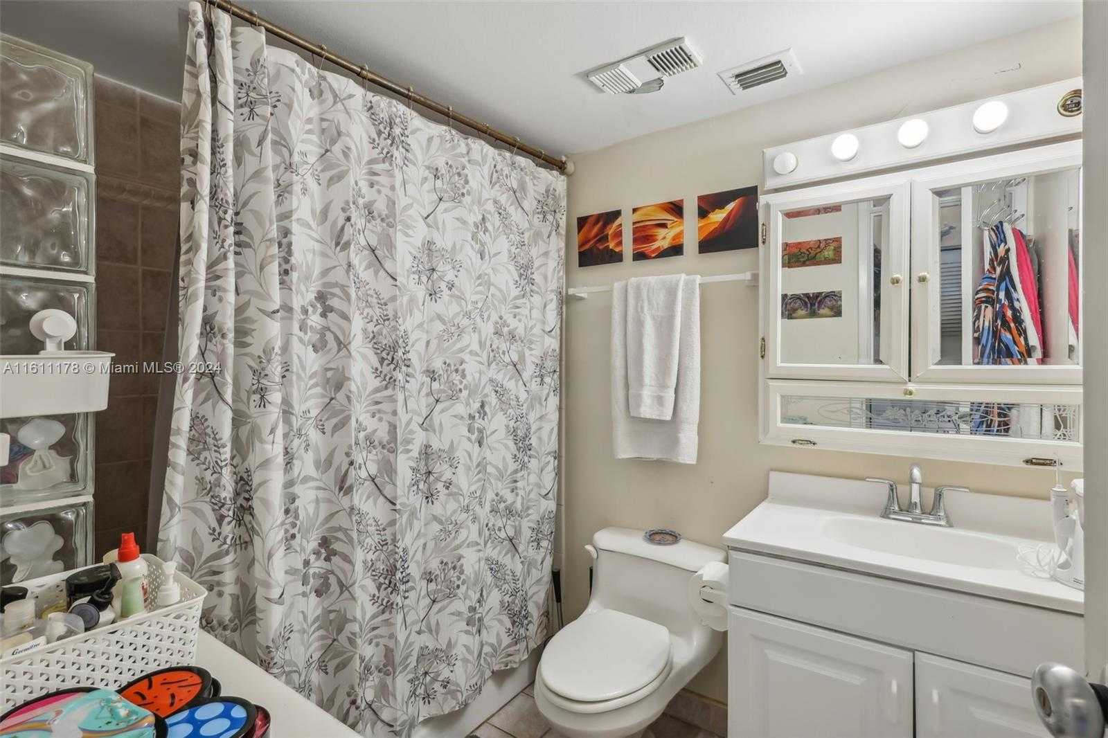 Small Image of 2401 COLLINS AVE #1612, Miami Beach Number 10