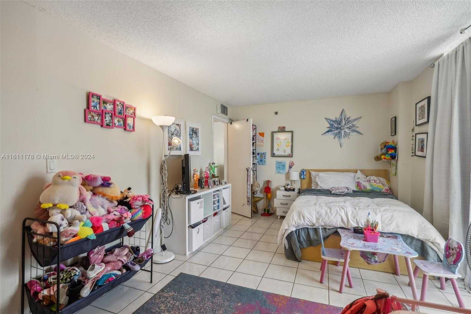 Small Image of 2401 COLLINS AVE #1612, Miami Beach Number 11