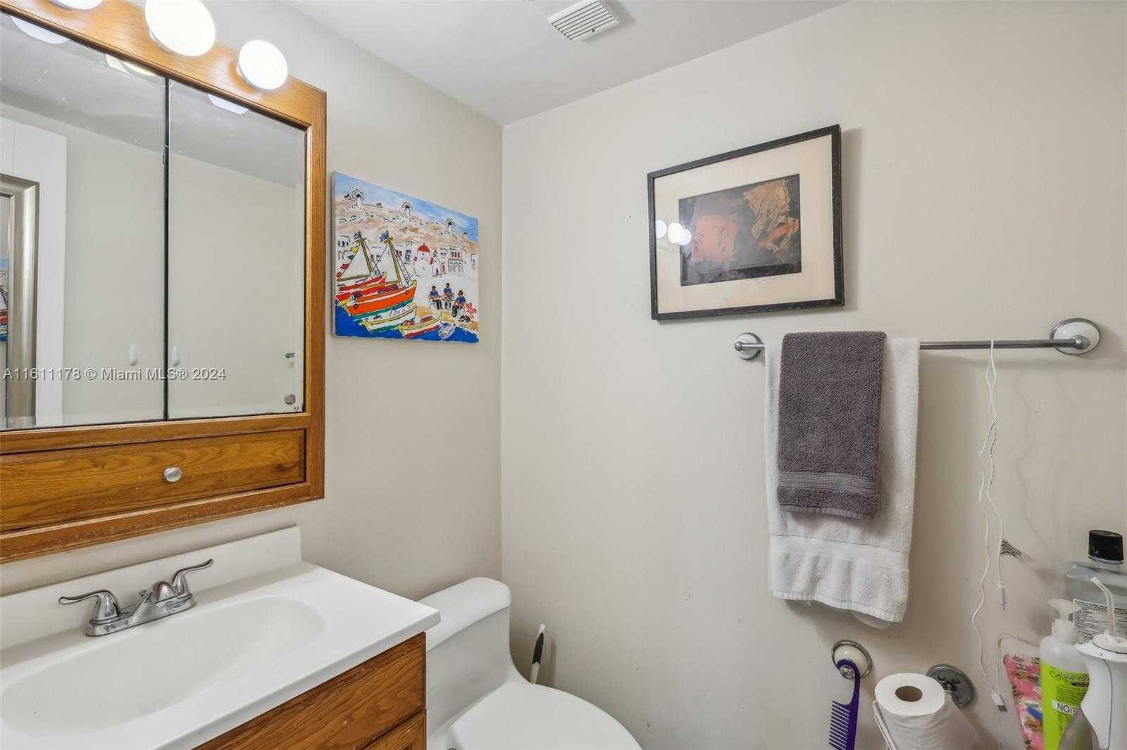 Small Image of 2401 COLLINS AVE #1612, Miami Beach Number 13
