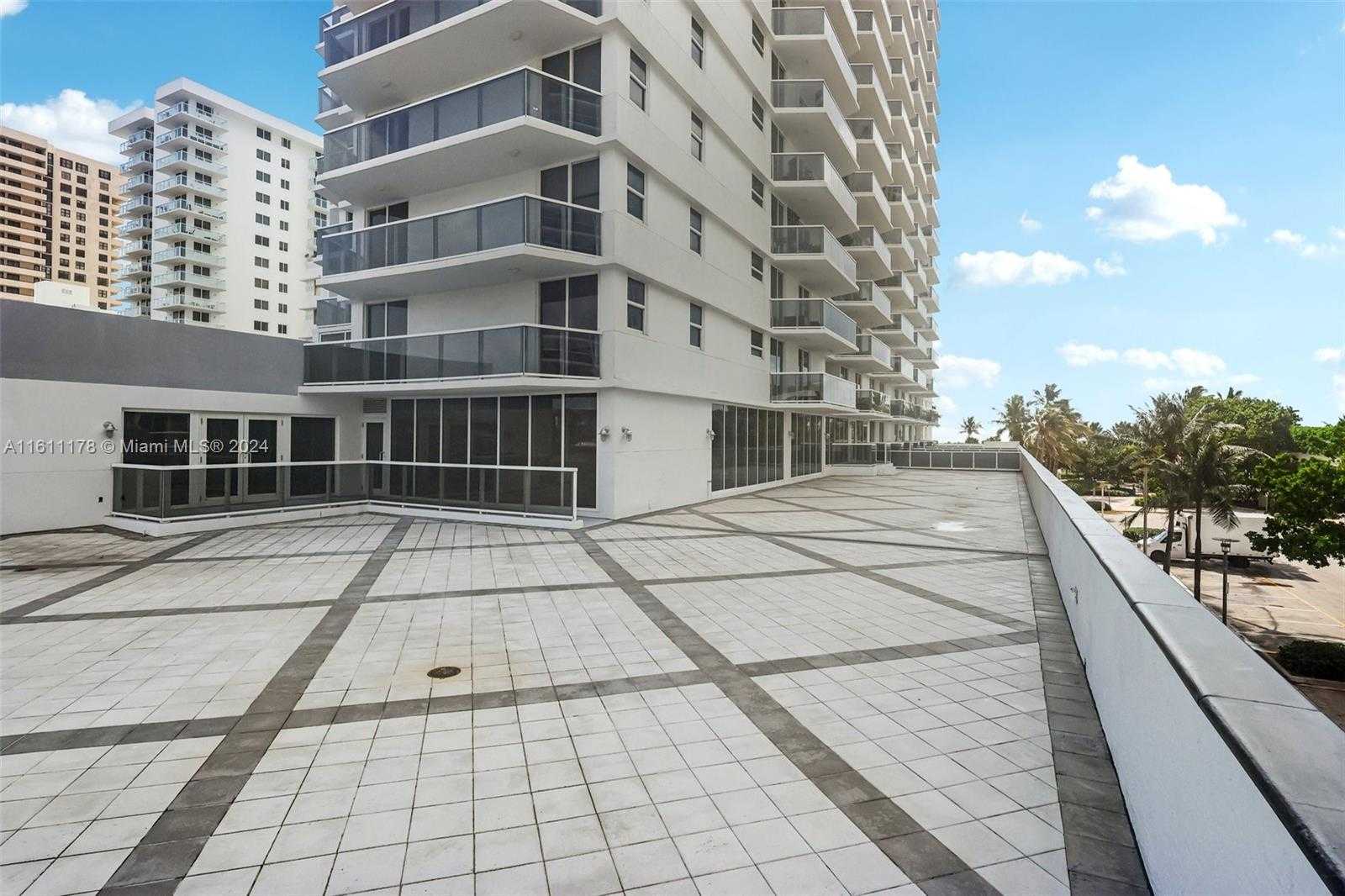 Small Image of 2401 COLLINS AVE #1612, Miami Beach Number 17