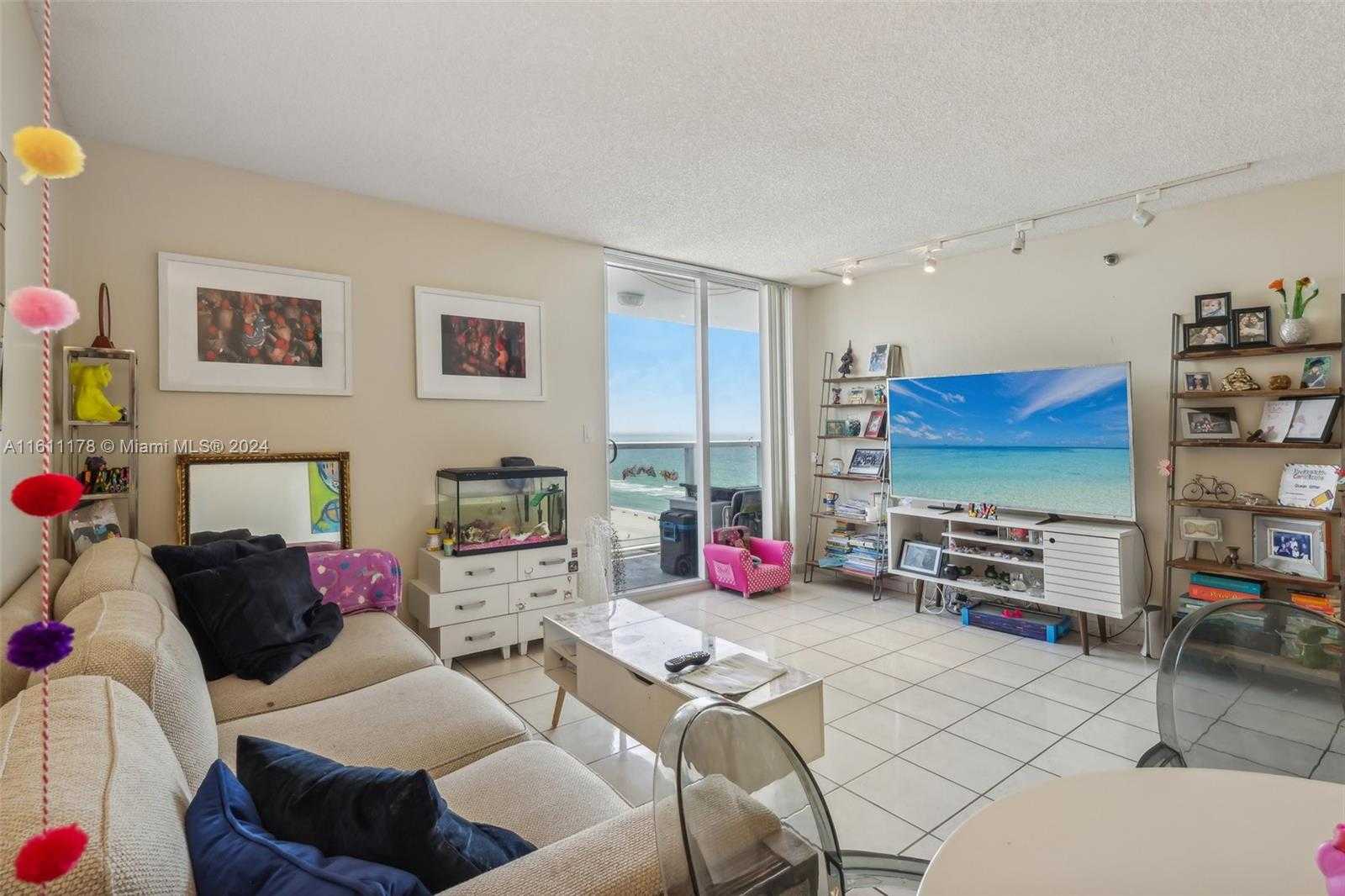 Small Image of 2401 COLLINS AVE #1612, Miami Beach Number 4