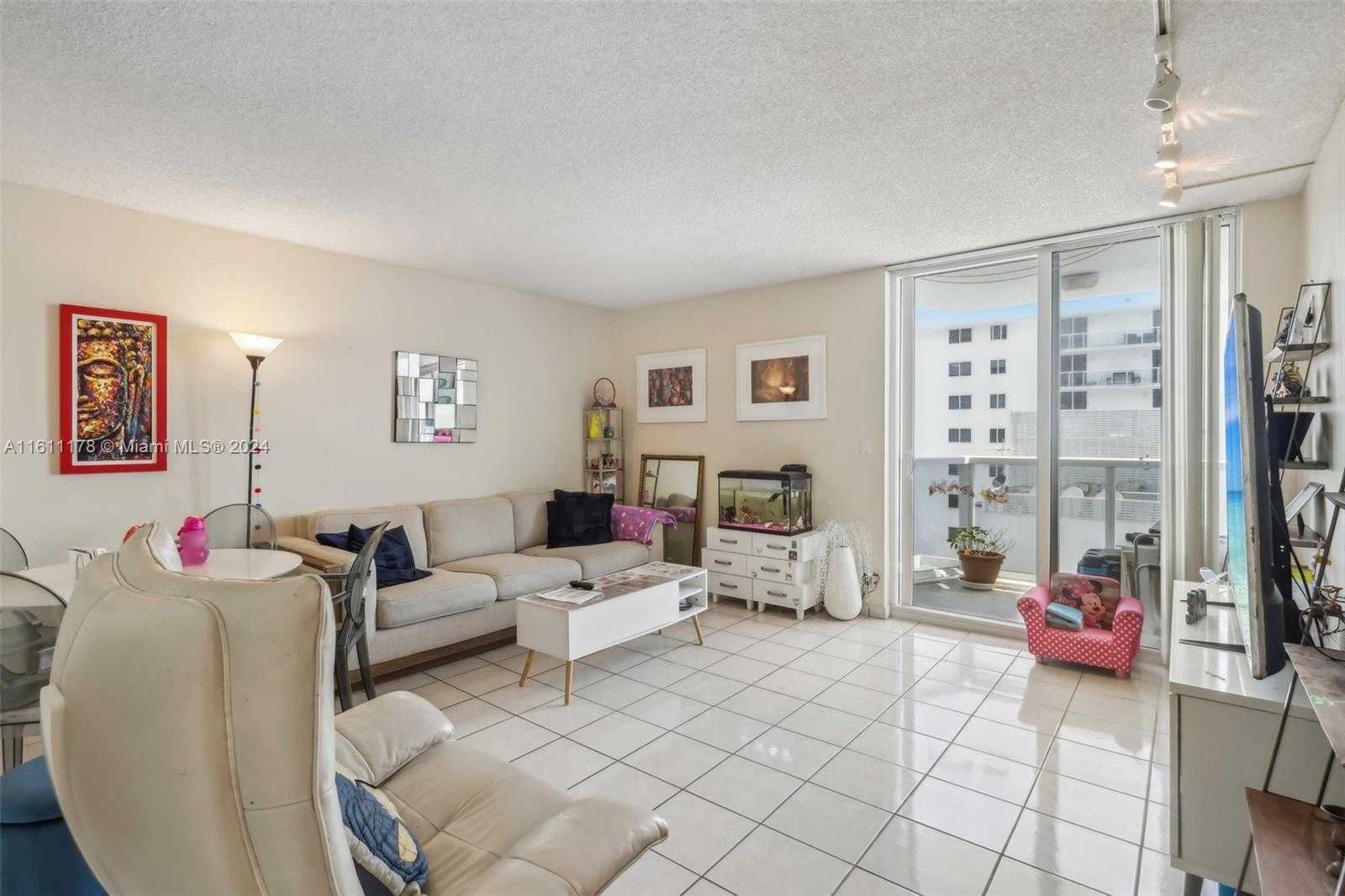 Small Image of 2401 COLLINS AVE #1612, Miami Beach Number 5