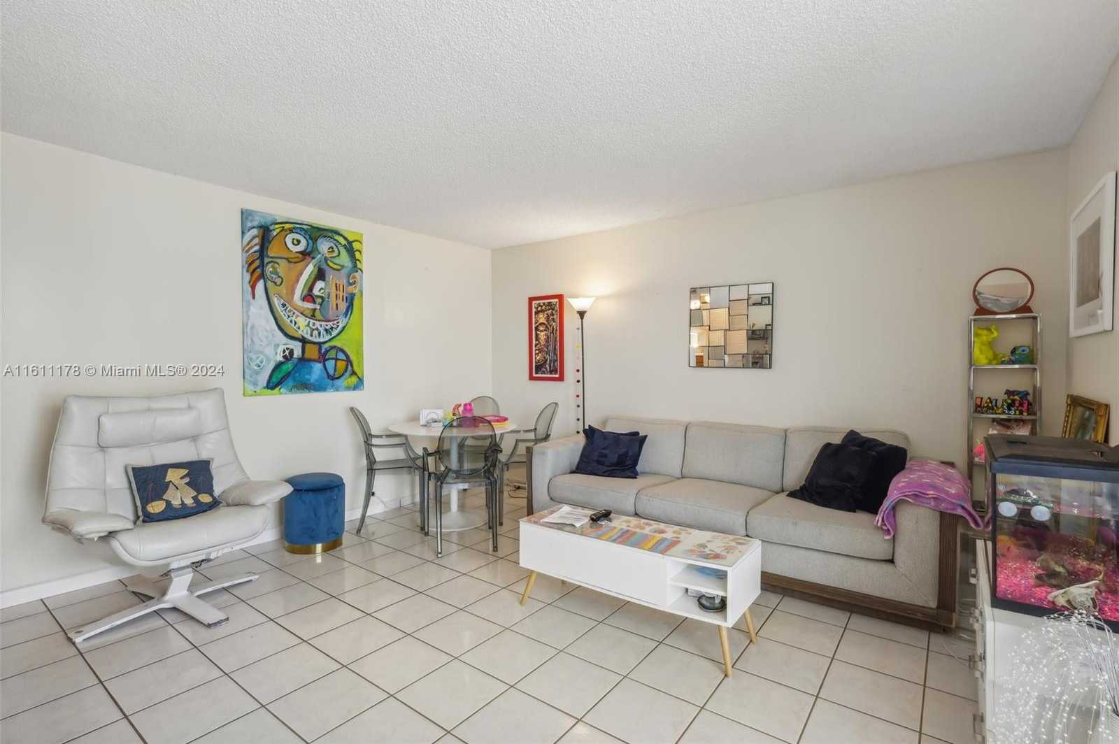 Small Image of 2401 COLLINS AVE #1612, Miami Beach Number 6