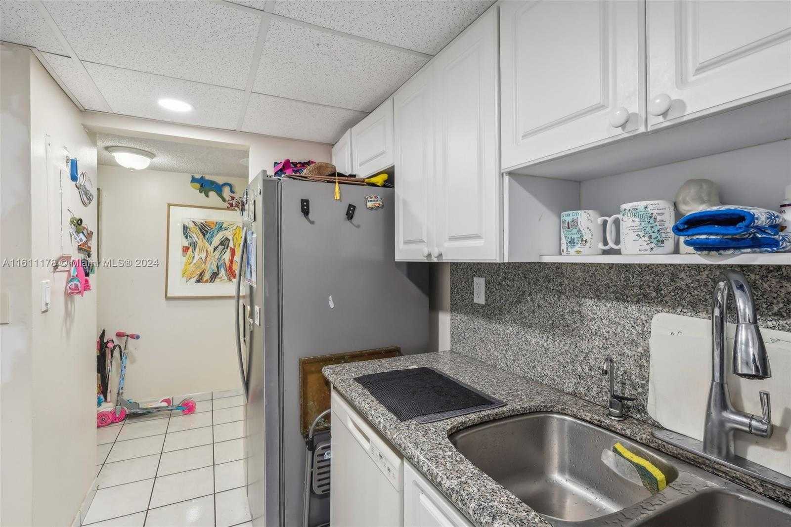 Small Image of 2401 COLLINS AVE #1612, Miami Beach Number 7