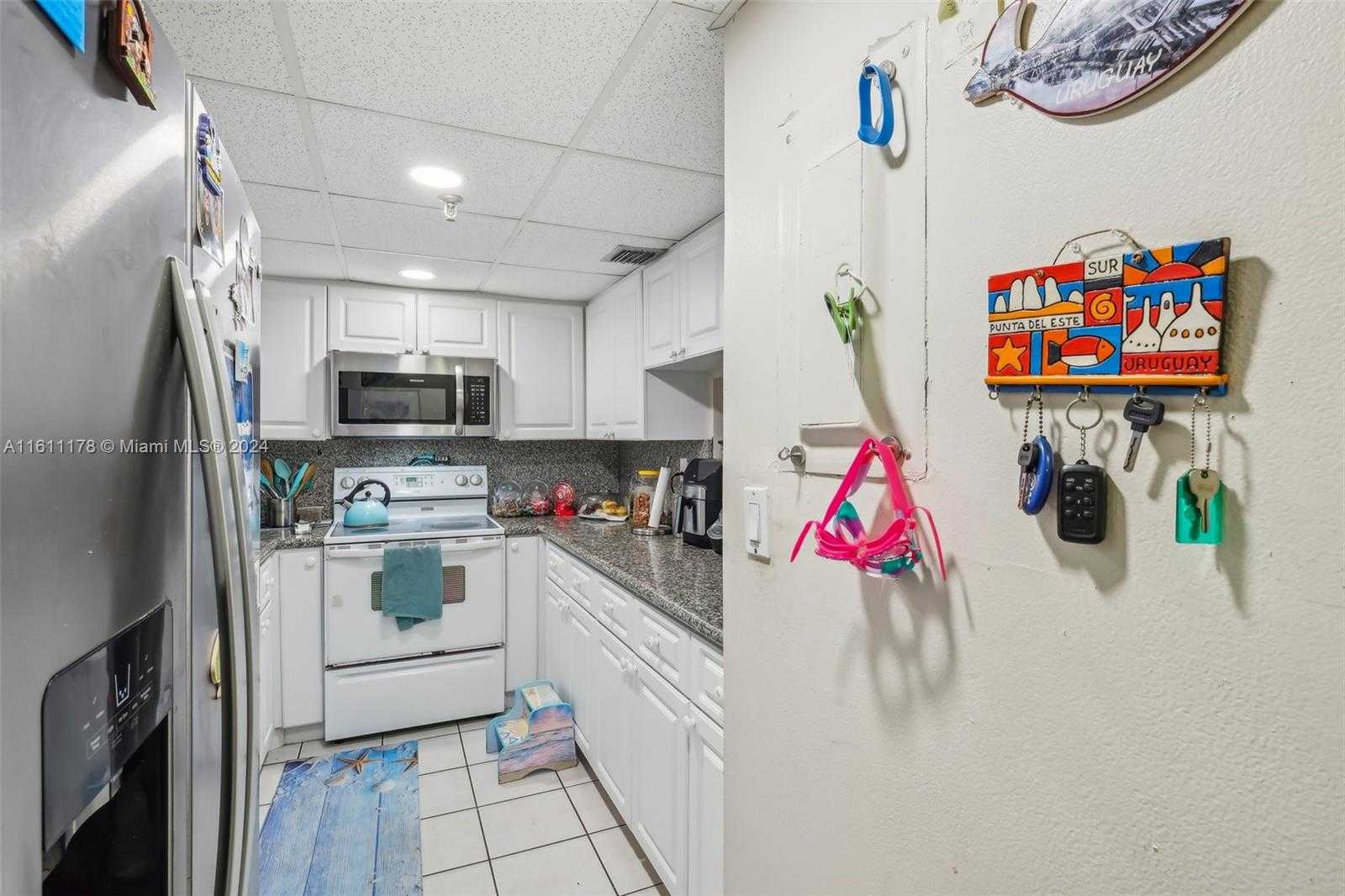 Small Image of 2401 COLLINS AVE #1612, Miami Beach Number 8