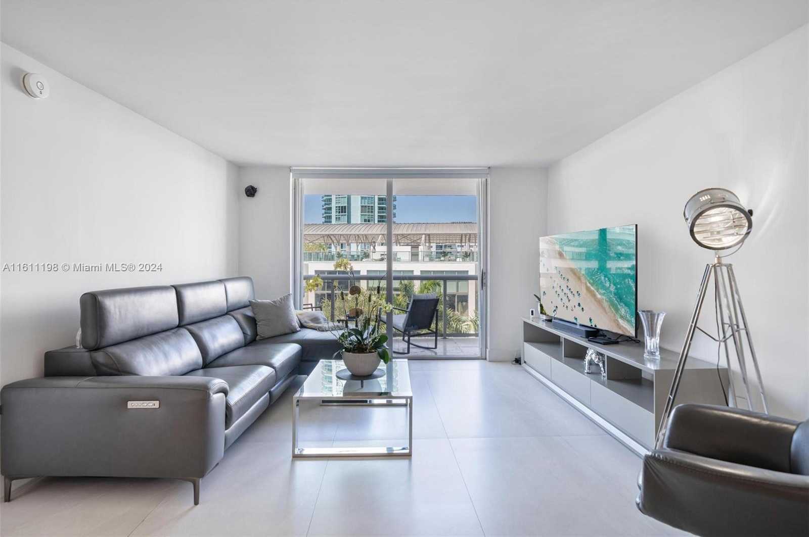 Small Image of 6039 COLLINS AVE #734, Miami Beach Number 2