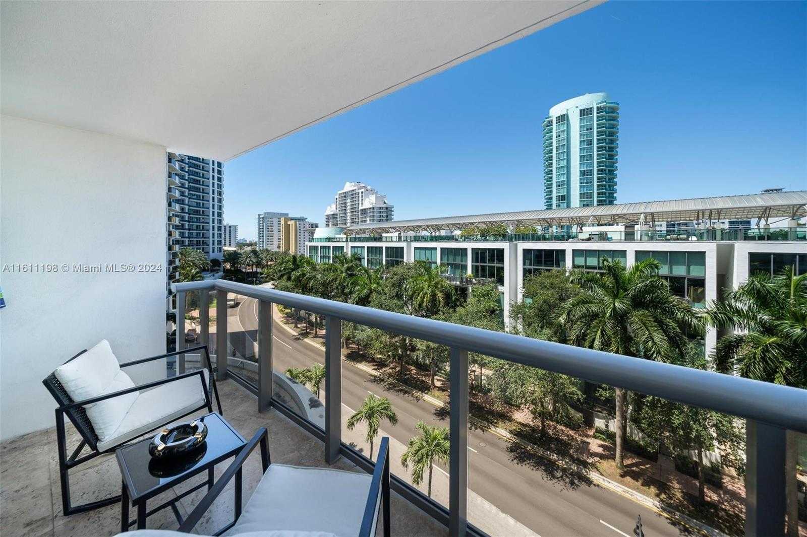 Small Image of 6039 COLLINS AVE #734, Miami Beach Number 3