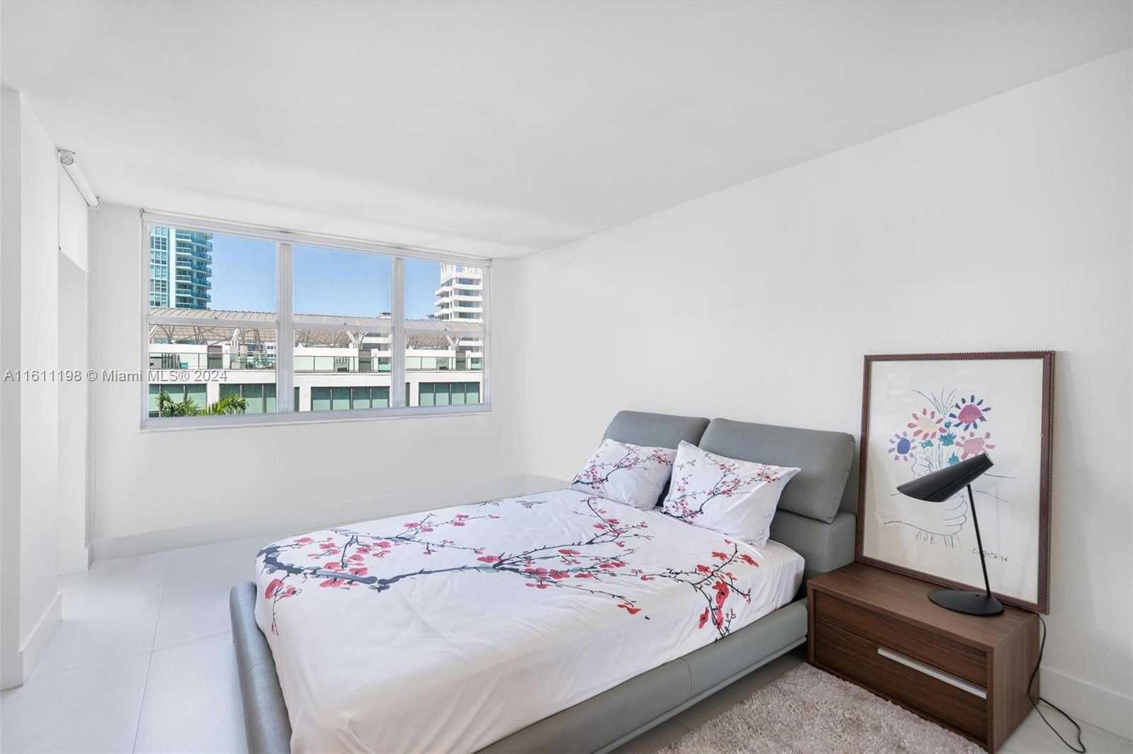Small Image of 6039 COLLINS AVE #734, Miami Beach Number 8