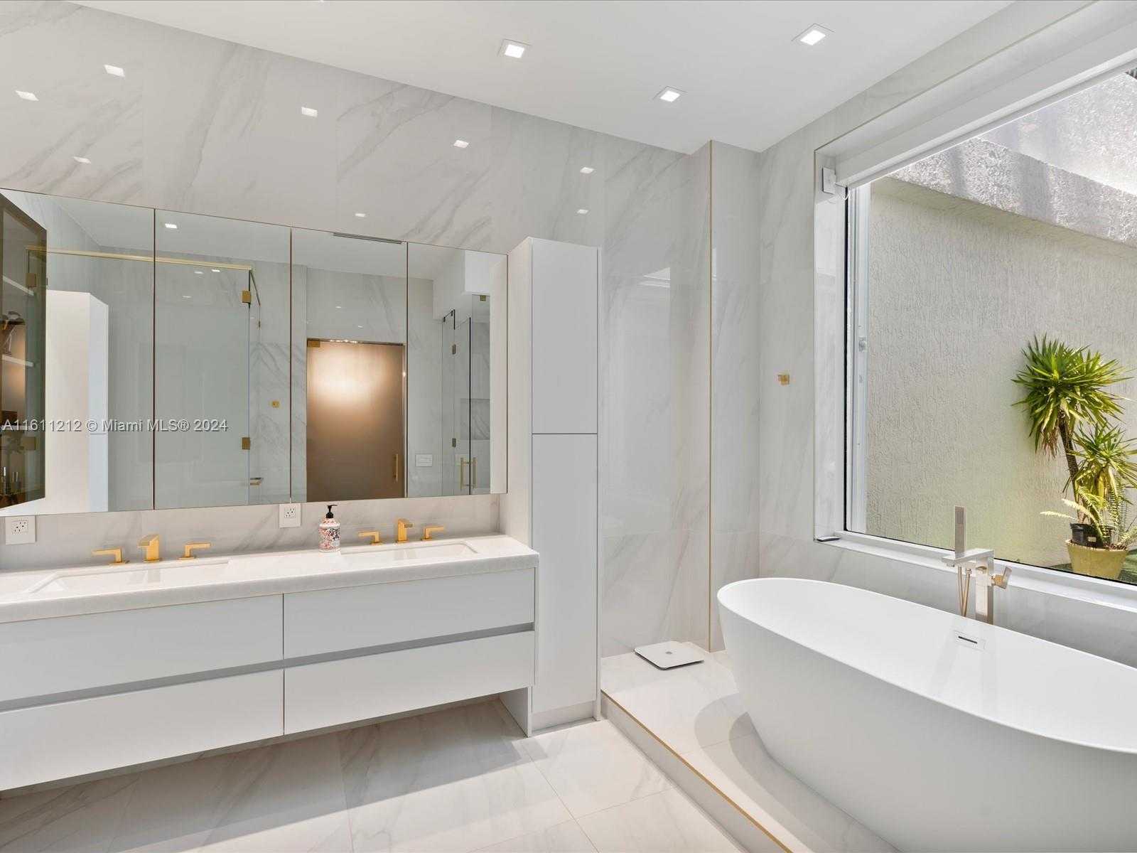 Small Image of 16500 COLLINS AVE #TH-8, Sunny Isles Beach Number 50